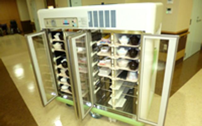 食器が並ぶラック