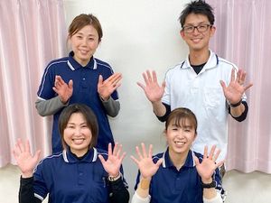 スタッフ集合の室内  
