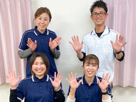 スタッフ集合の室内  