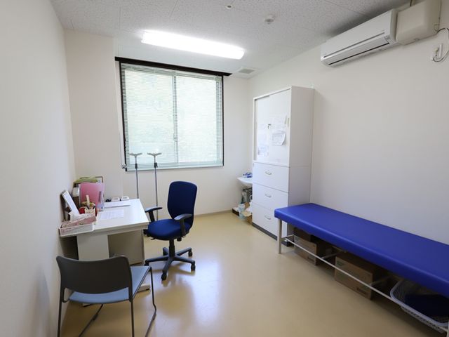 訓練や相談ができる部屋 機能訓練室 整った環境の中で行う機能訓練や、個別相談にも対応した落ち着いた空間です。