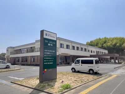 正面にある建物