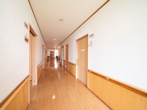 明るい廊下の風景