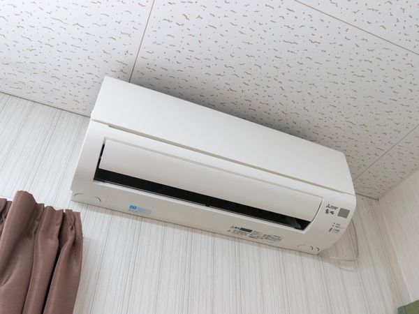 モダンな壁付けエアコン