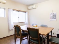 清潔感ある会議室空間