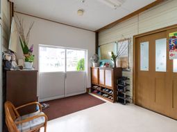 エントランスの明るい空間