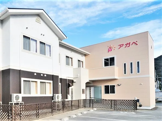 清潔感のある白い建物