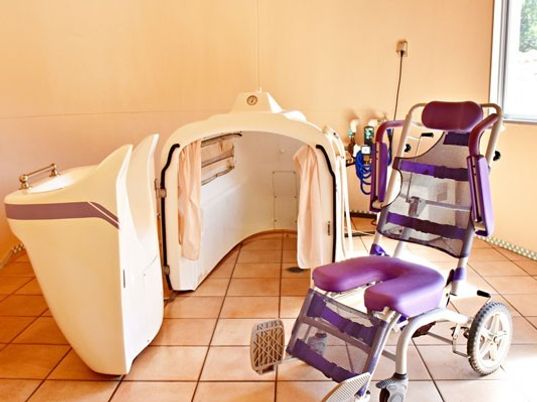 機能訓練機器と車椅子