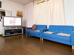 落ち着いた色合いのリビング