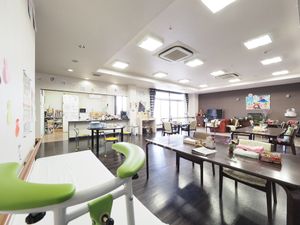 広々とした明るい居室