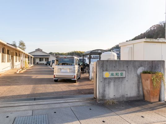 明るいエントランス風景