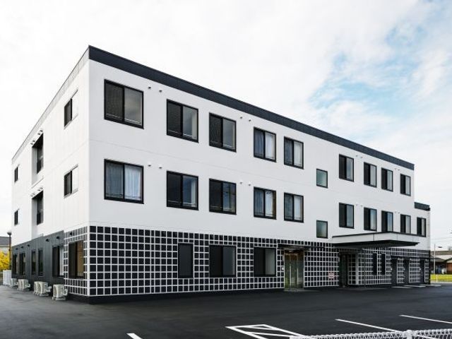 モダンな建物の外観 外観 スタイリッシュなデザインの建物です。働く環境としてアピールポイントになります。