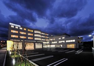 明るい建物の外観