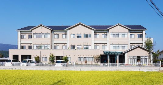 現代的な建物の外観