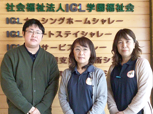 スタッフの集合写真のフロント  