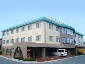 清潔感ある建物のエントランス
