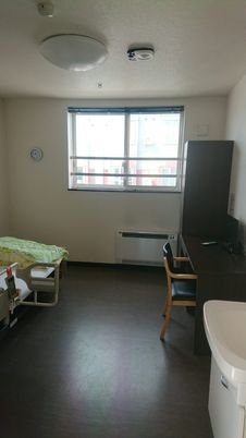 明るい日差しの居室