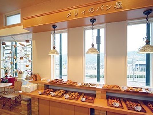 明るいダイニング景色