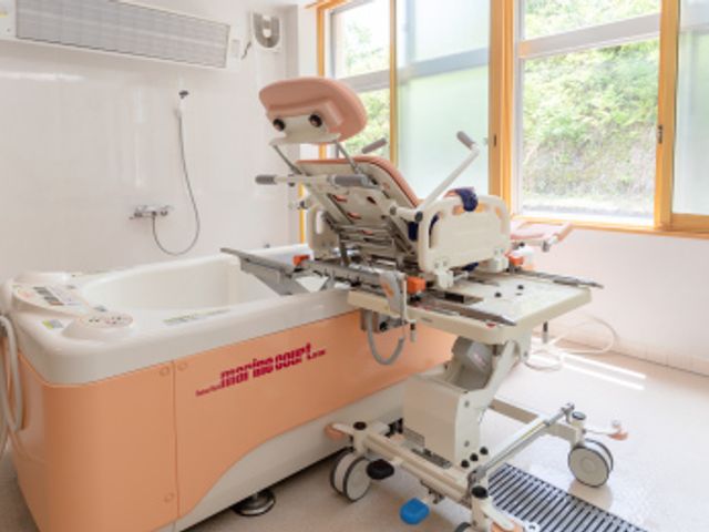 入浴設備の部屋 浴室 自然光が差し込む明るい入浴設備です。快適なバスタイムをサポートします。