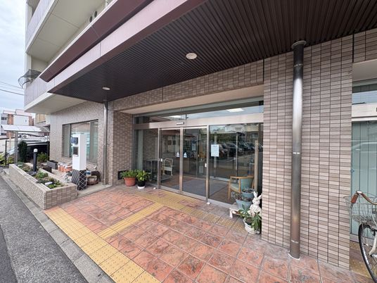 建物のエントランス  
