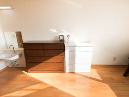 明るい室内と家具
