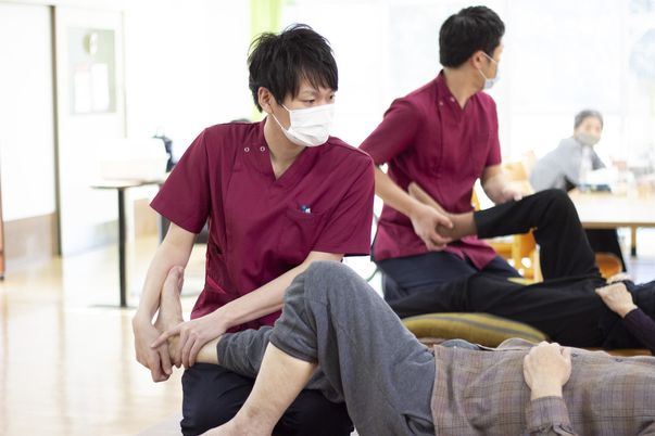 ケアスタッフと利用者の様子