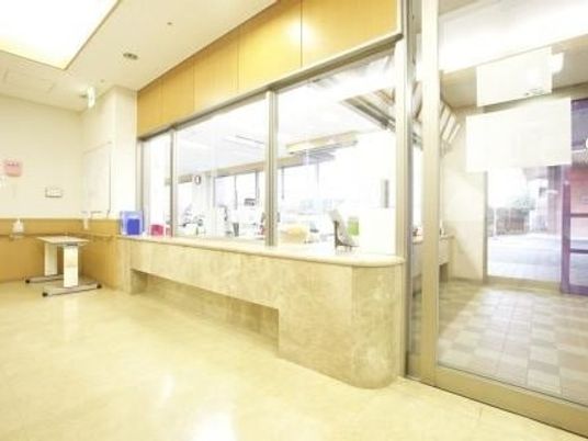 明るい受付カウンター  
