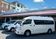 送迎車が並ぶエントランス