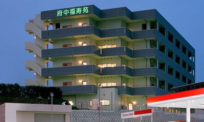 青空に映える建物外観
