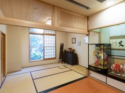 明るい和室の一角