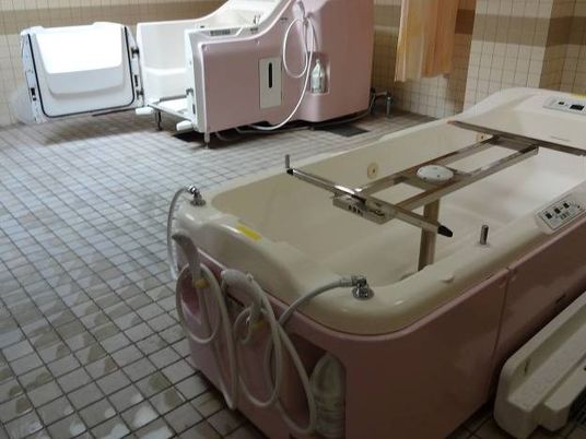 機械浴の浴室  