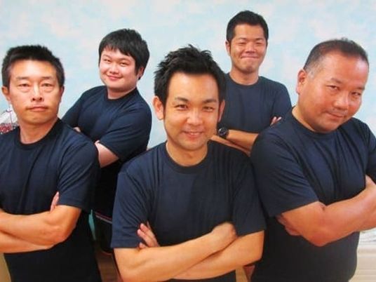 スタッフ5人の集合  
