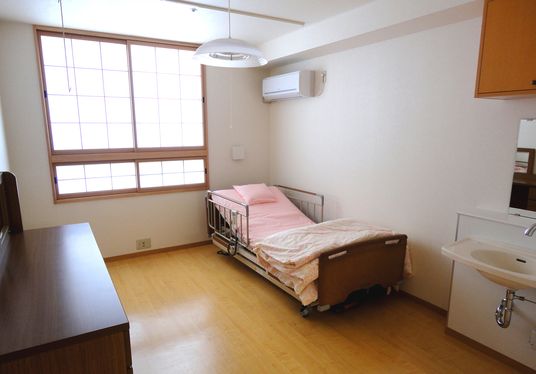 自然光が差し込む居室