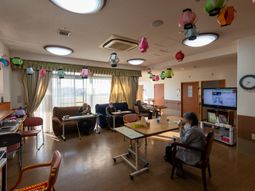 共用スペースの明るい空間