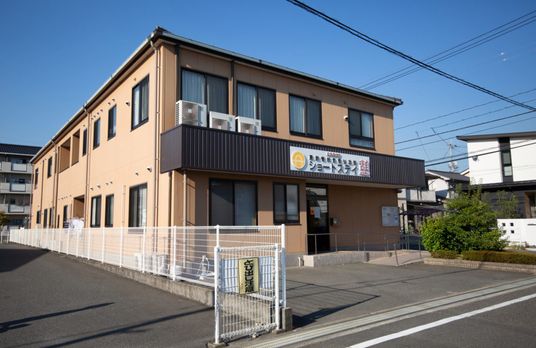 2階建て建物の外観