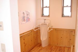 木の温もりがあるトイレ