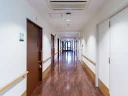 清潔な施設の廊下