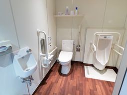 清潔な洋式トイレ設備