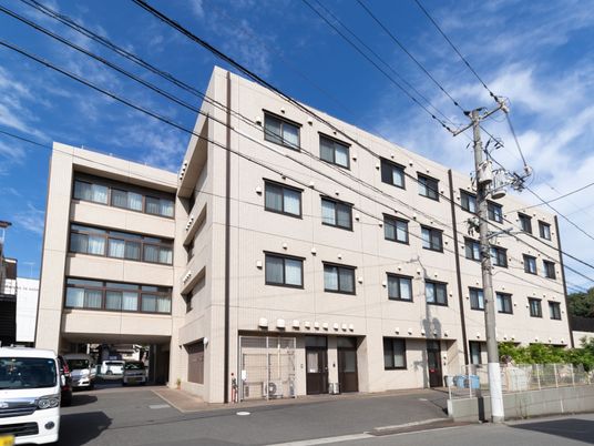 多階層の建物外観