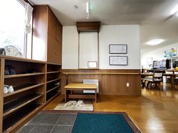 明るい玄関の待ち合い