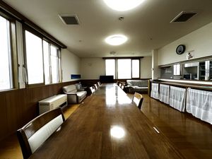 明るく広い食堂