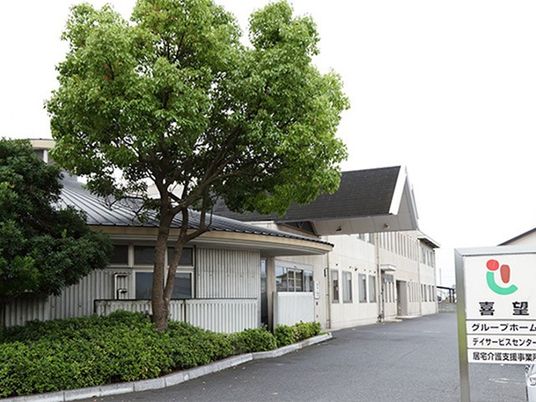 建物前の外観  