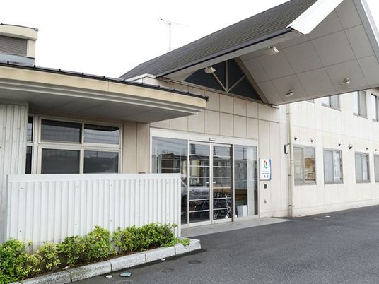 施設のエントランス  