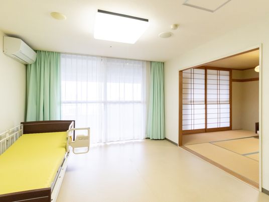 明るい和洋室の居室