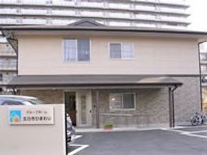 清潔感のある建物のエントランス