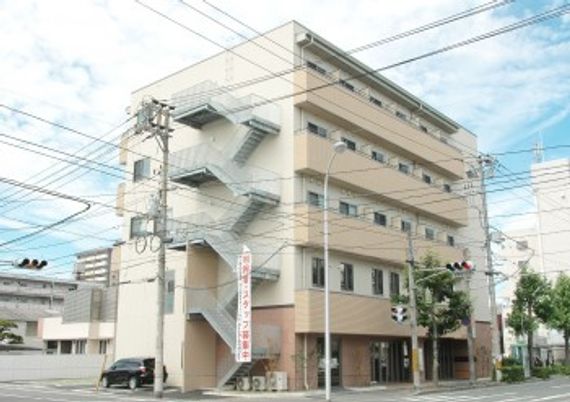 市街地の住宅外観