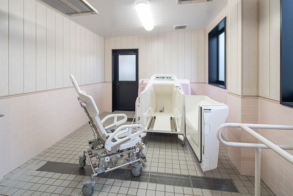 広々とした浴室