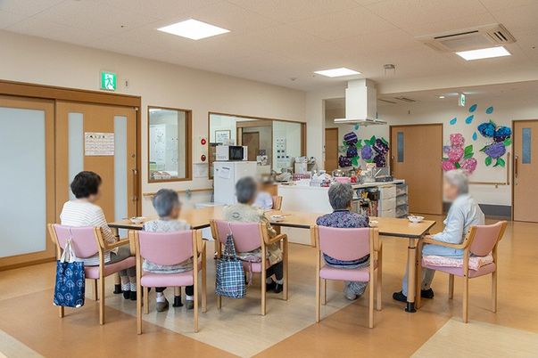 明るいスペースのラウンジ