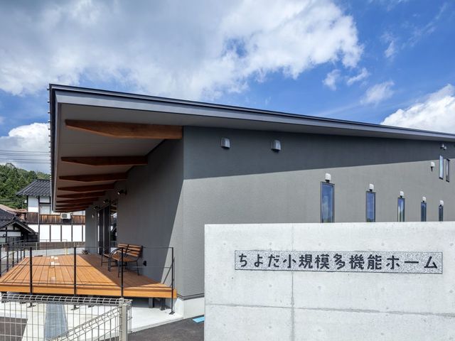 落ち着いた外観 外観 自然に囲まれた静かな環境で、ゆったりとした雰囲気を感じられる建物の施設です。