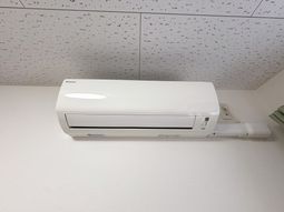 壁掛けエアコン  