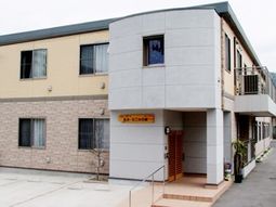 清潔感のある建物正面